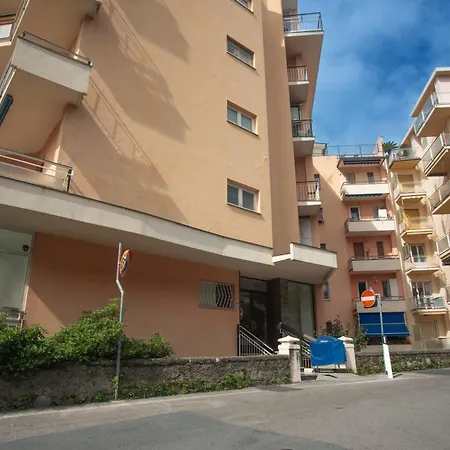 Matteo's Flat - Happy * Sanremo