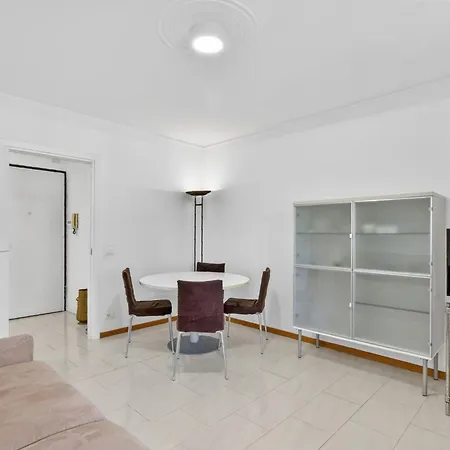Matteo's Flat For 4 - Happy